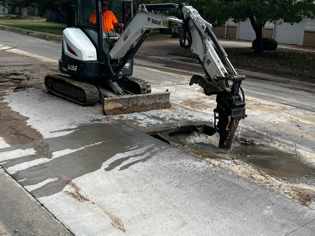 EMPORIA WATER MAINS: Water service restored to parts of Prairie Street after 10 hours of repairs on 20-inch transmission main