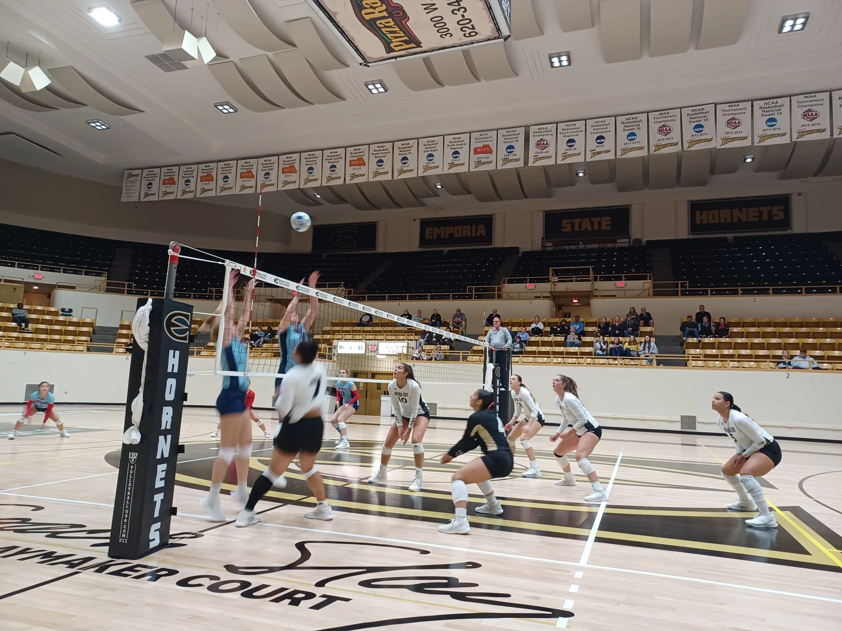 Emporia State Volleyball Outaces Newman