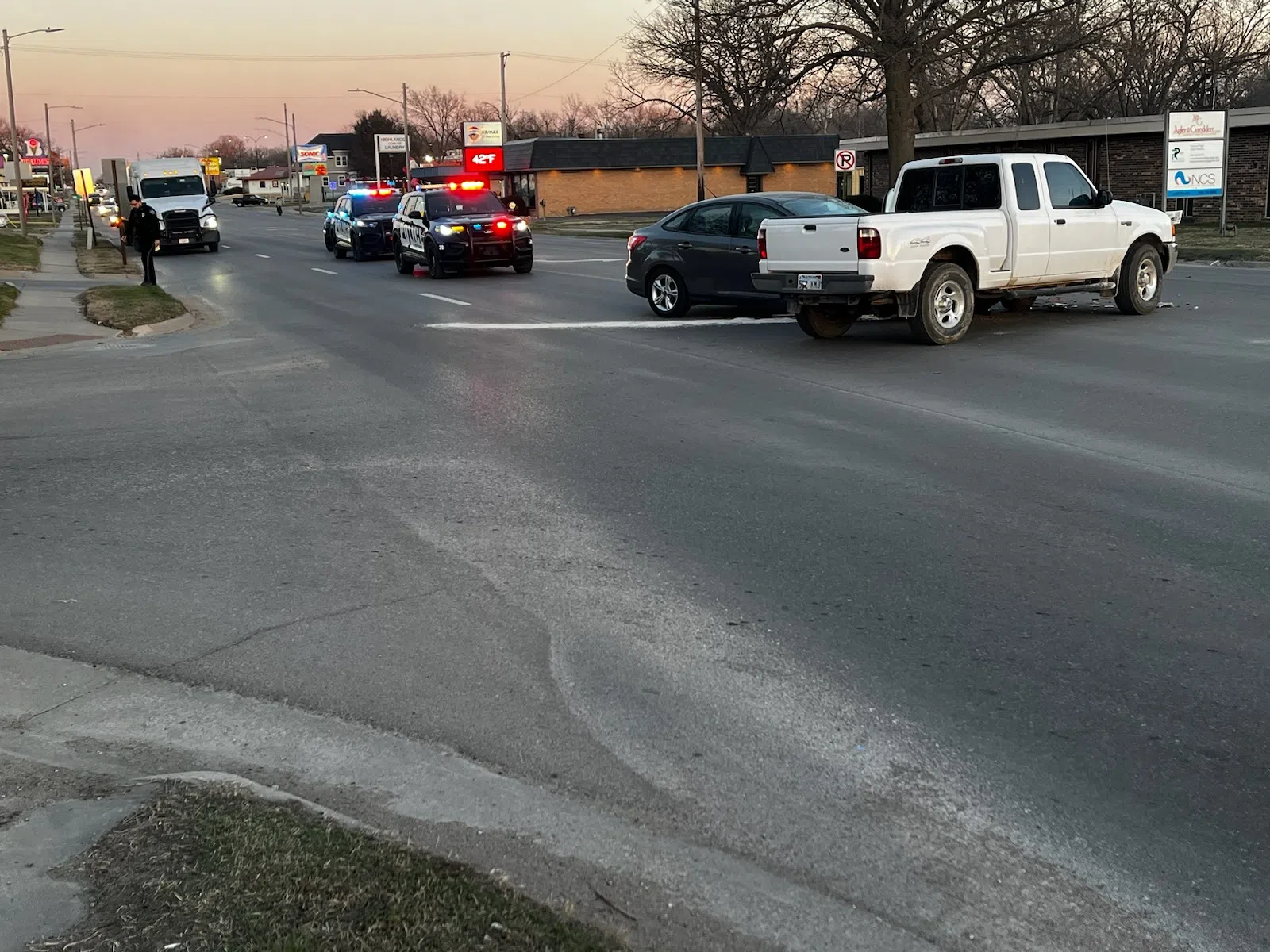 Two people decline medical treatment after wreck at Sixth and Elm