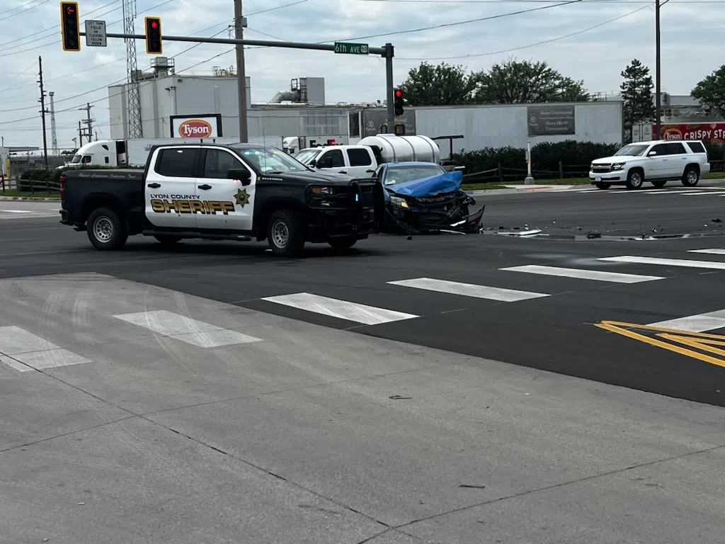 Injury crash reported at Sixth and Prairie