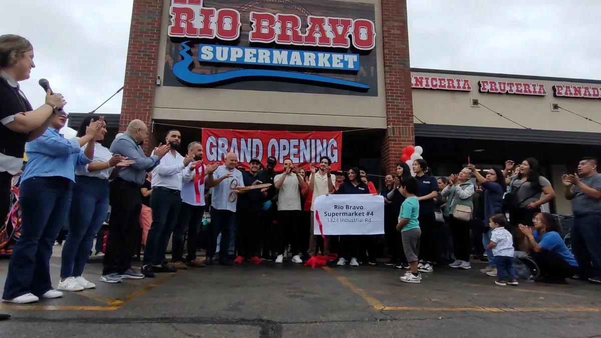 El Rio Bravo Supermarket now open for business | KVOE - Bravo Supermarket Sunset Strip Sunrise Fl