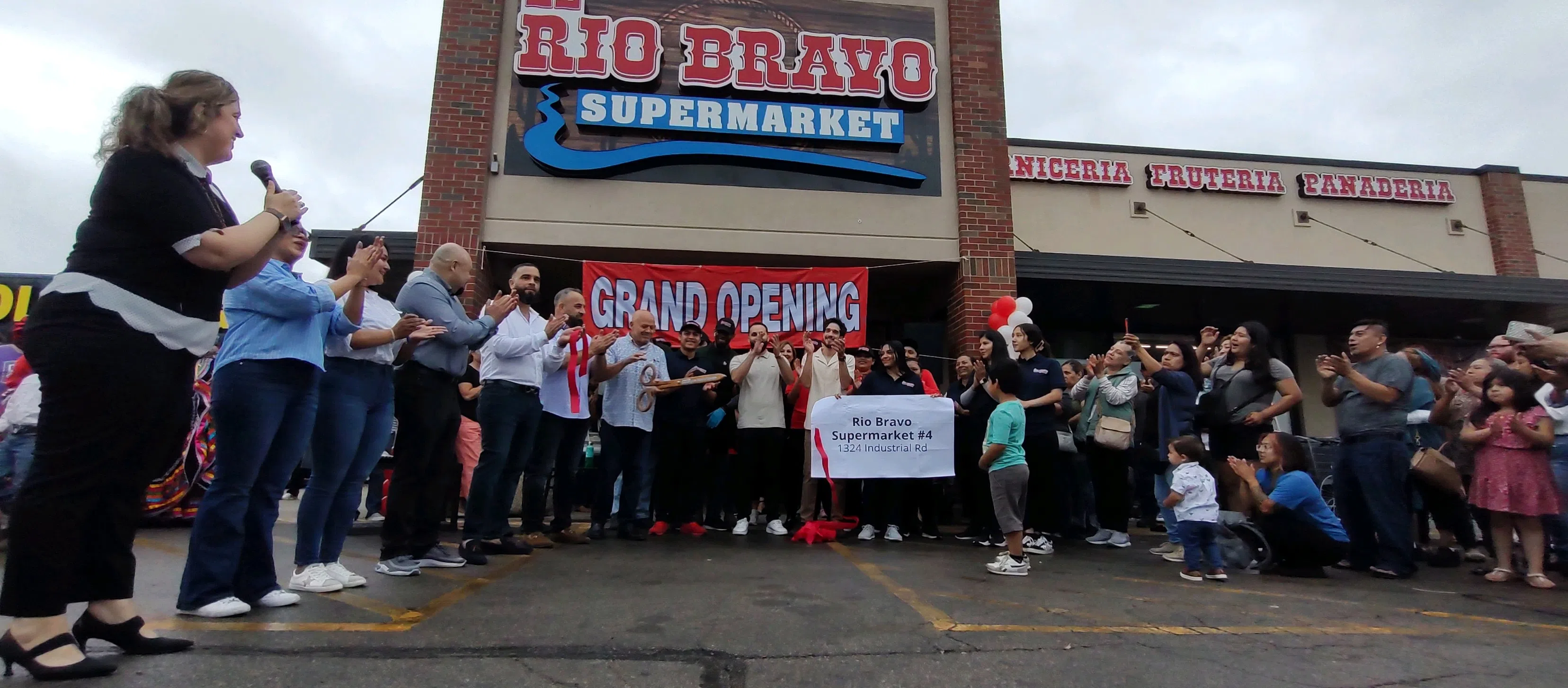 El Rio Bravo Supermarket now open for business