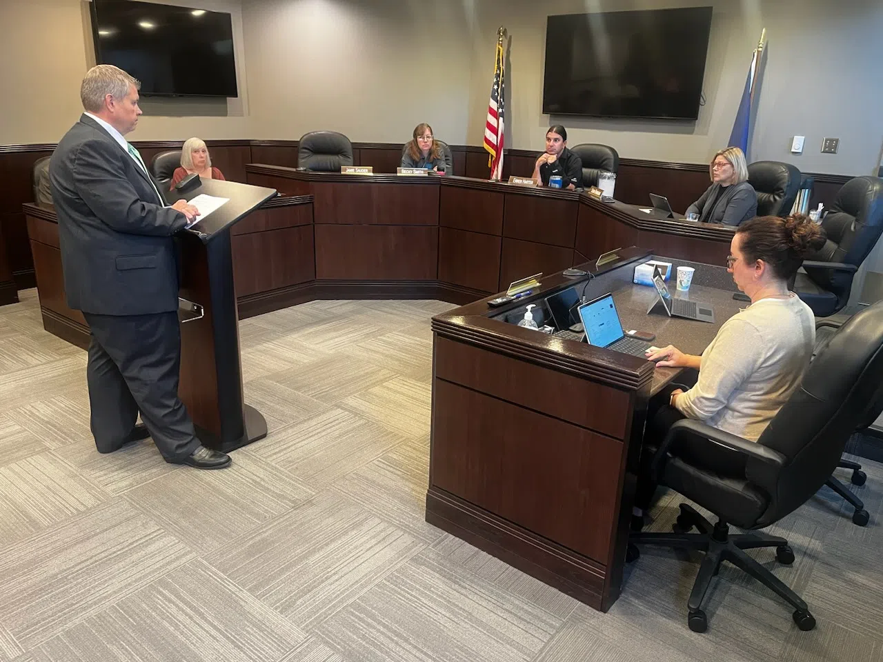 City Commission finalizes appointee schedule, picks Brinkman as vice mayor; approves Animal Shelter contract with Prairie Paws