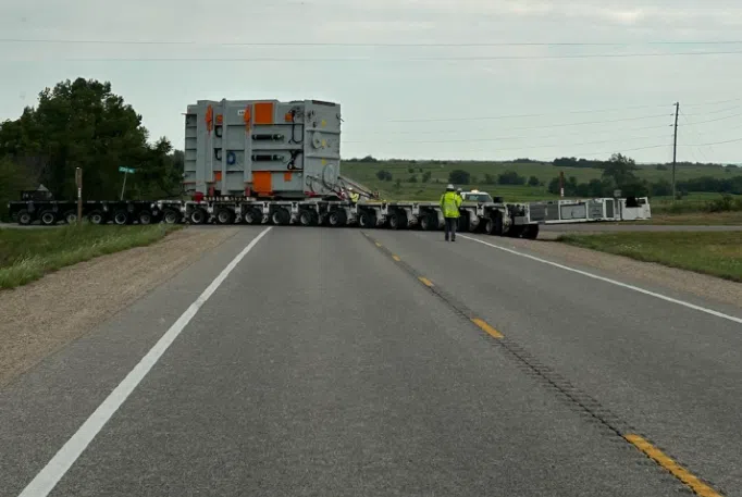 Superloads moving slowly from Lebo to Wolf Creek