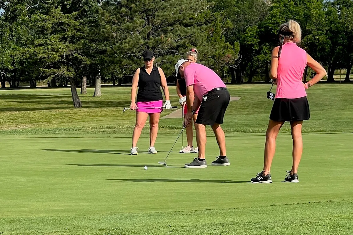 Swing Away Stigma brings nearly 30 teams to Emporia Golf Course in support of CrossWinds mission