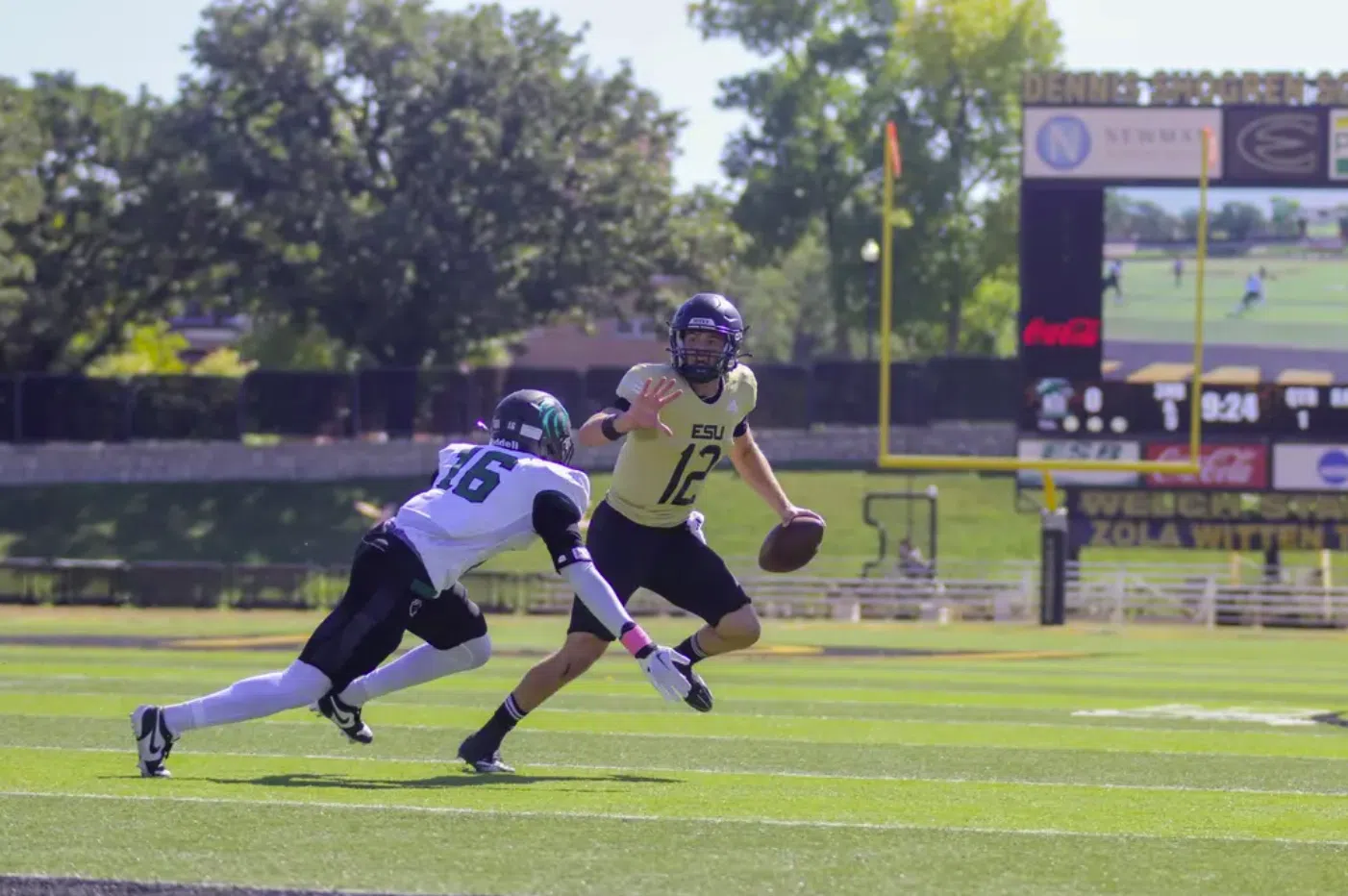 Gundy's Five Touchdowns Power #18 Hornets on Homecoming