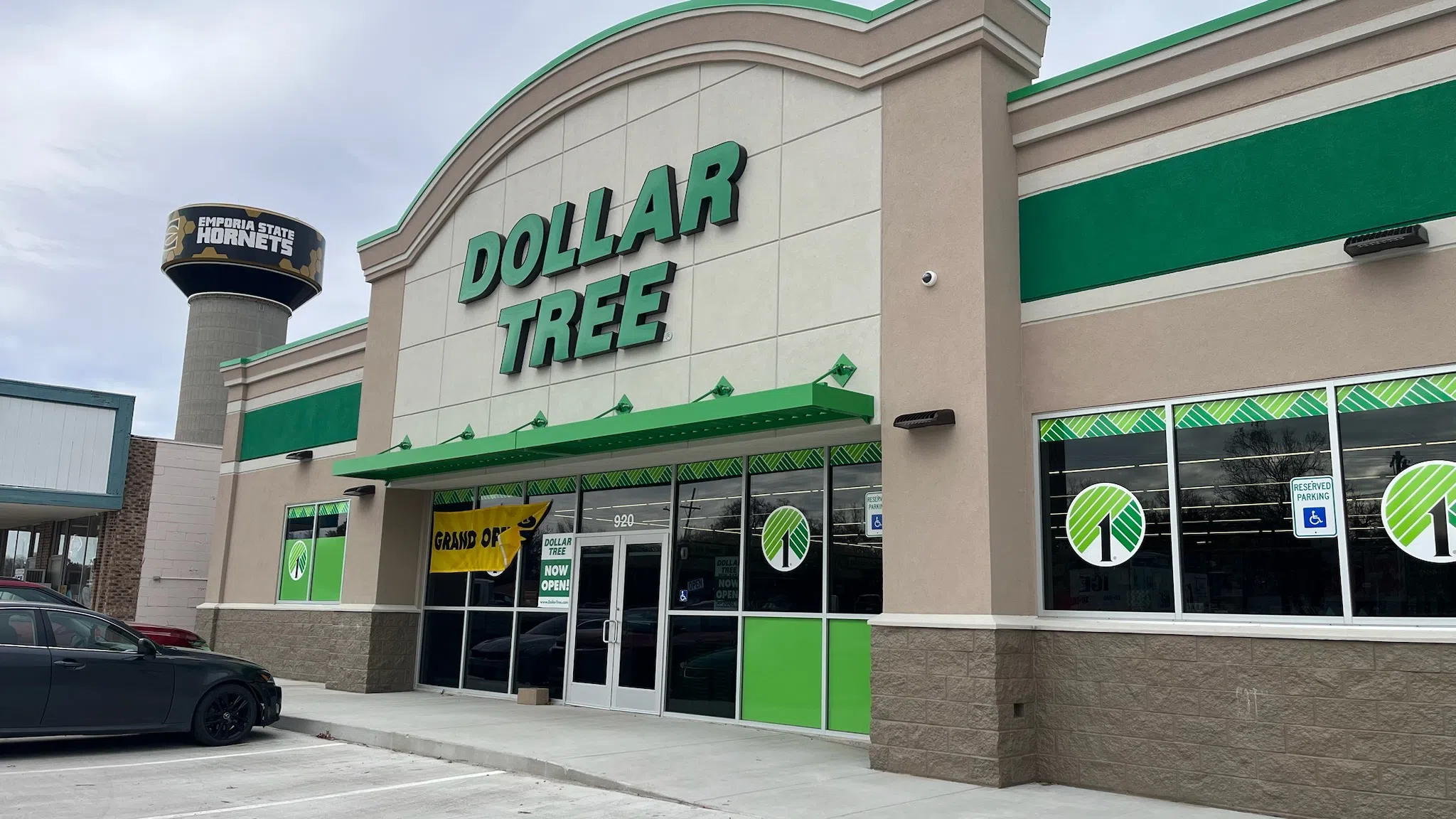 Dollar Tree opens in east Emporia