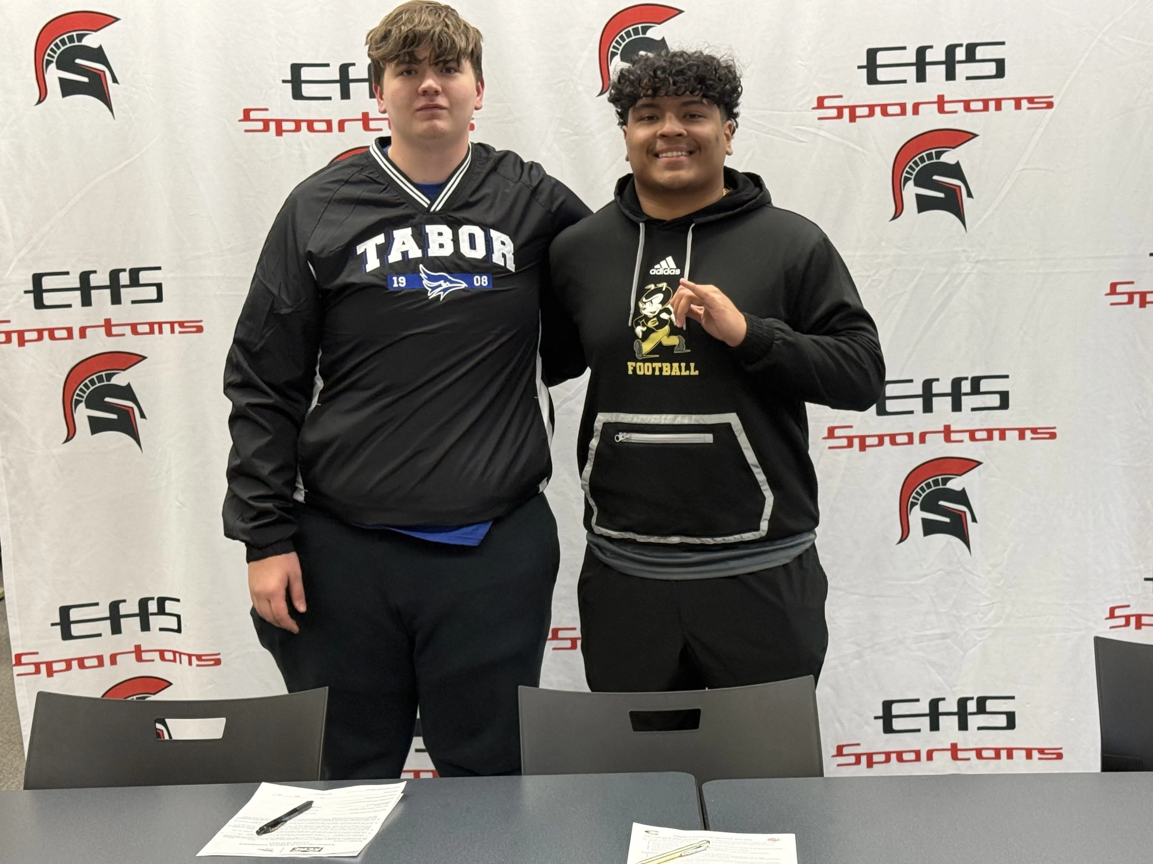 Emporia High's Koby Le signs with Emporia State, Braydon Voilers signs with Tabor