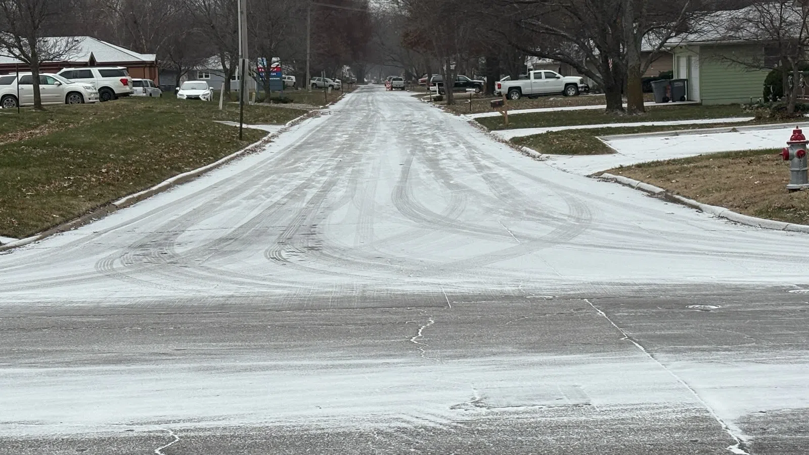 Minimal traffic issues reported after area's first snowfall of season Monday