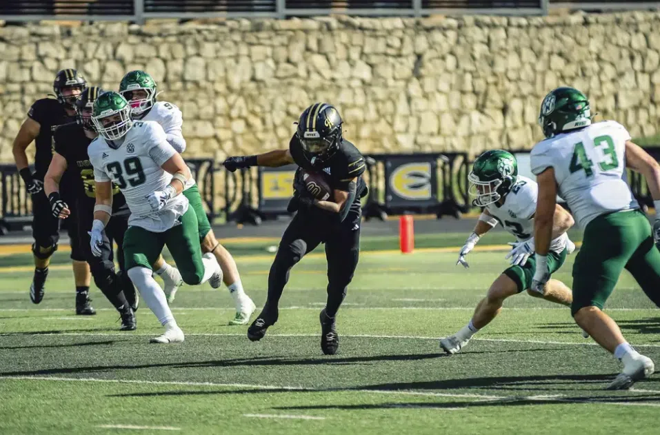 Third Quarter Dooms Hornets on Homecoming