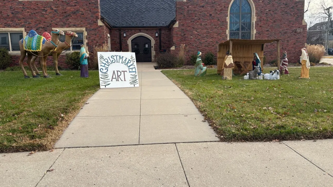 Christmarket brings artists, residents together