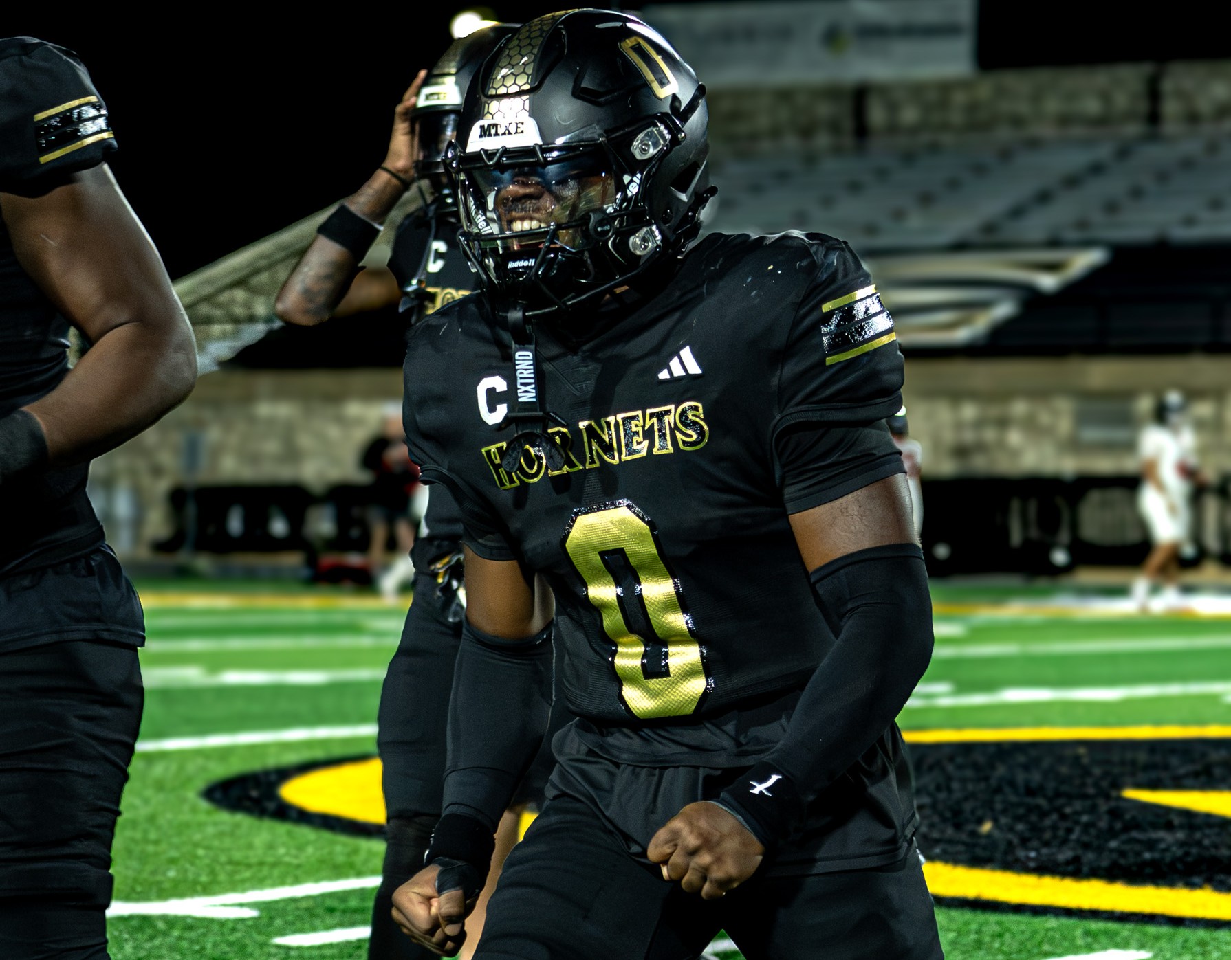 #8 Hornets Use 28-0 Run to Sting Mules on Homecoming