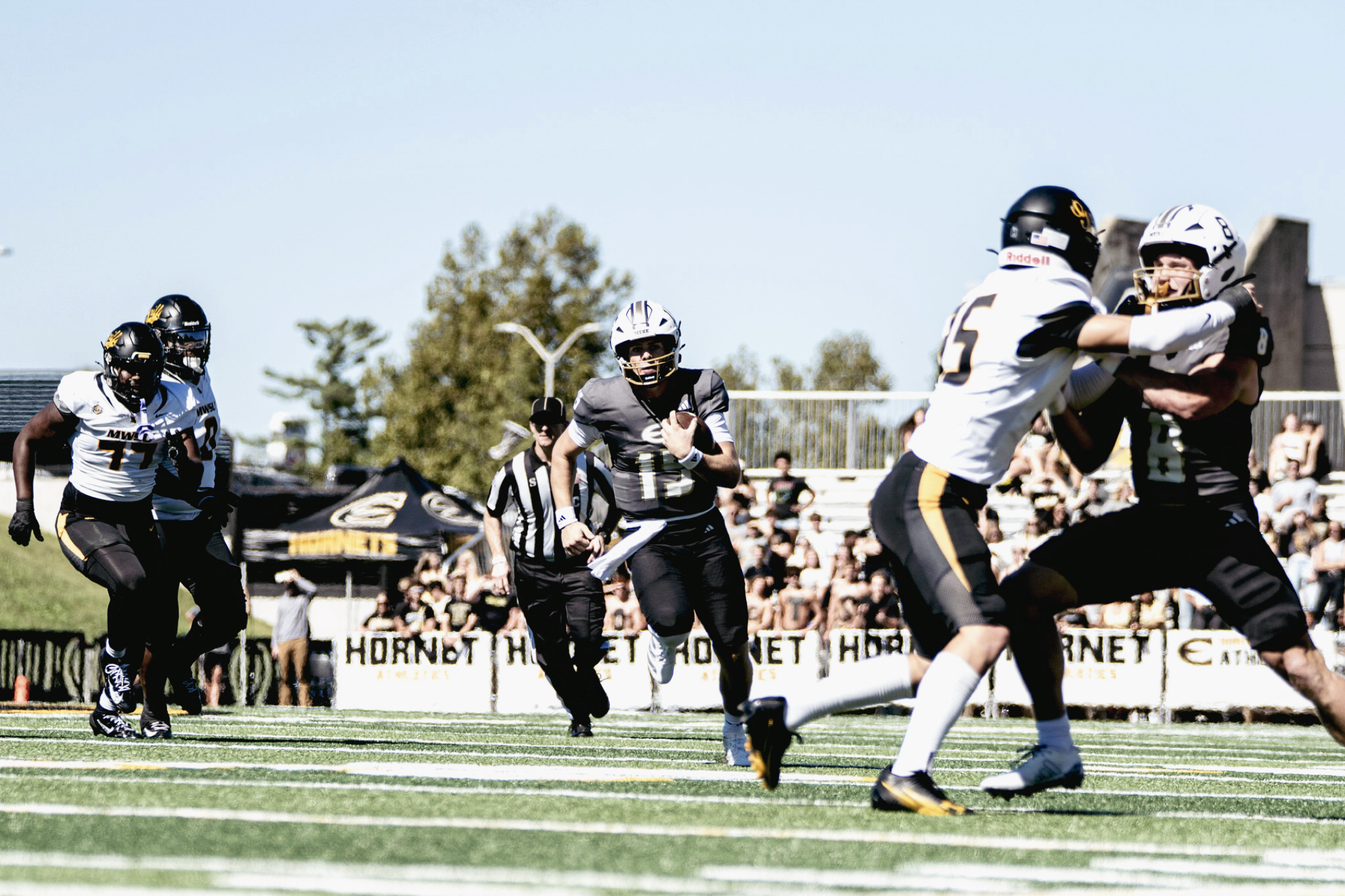 #10 Hornets Hold Off Western 34-22 to Move to 5-0