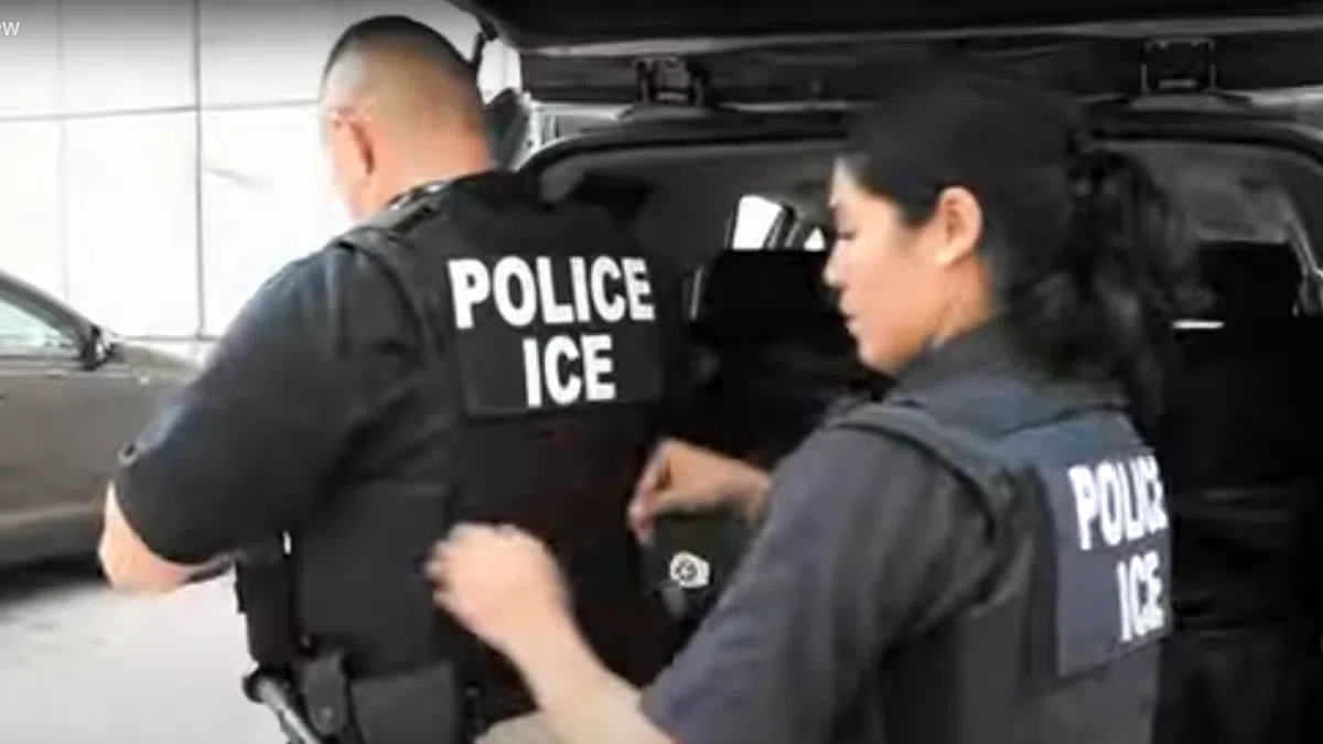 Ten inmates from the South Dakota Penitentiary are being turned over to ICE to be deported. SIOUX FALLS, SD (KELO.com) -- Ten inmates from the South Dakota Penitentiary are being turned over to ICE to be deported. Governor Larry Rhoden says the inmates…