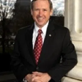 Kirk Bids Senate Farewell 