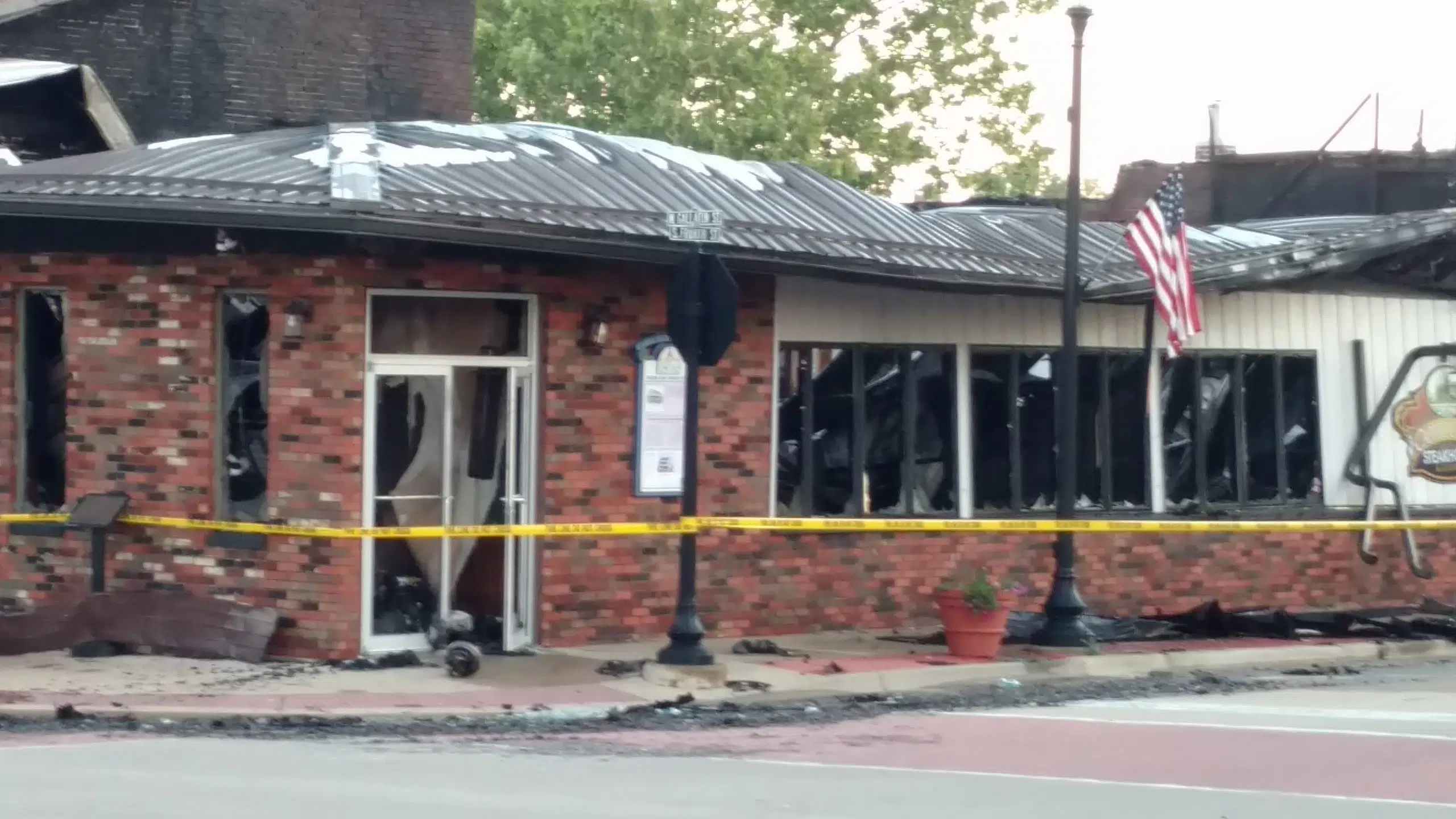 Downtown Vandalia Restaurant a total loss, another business damaged in overnight fire 