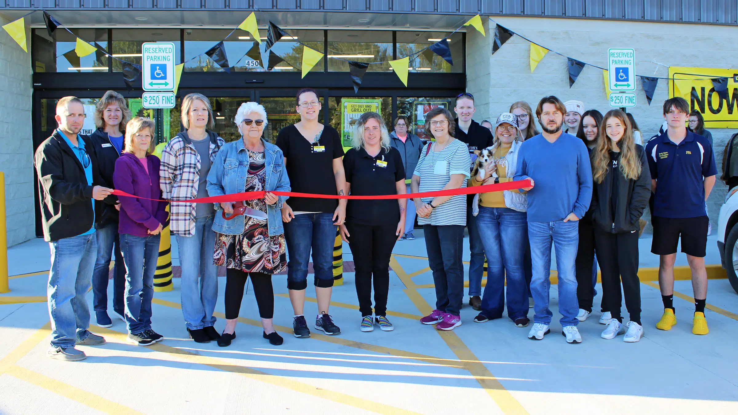 Grand Opening and Ribbon Cutting Held for Brownstown Dollar General