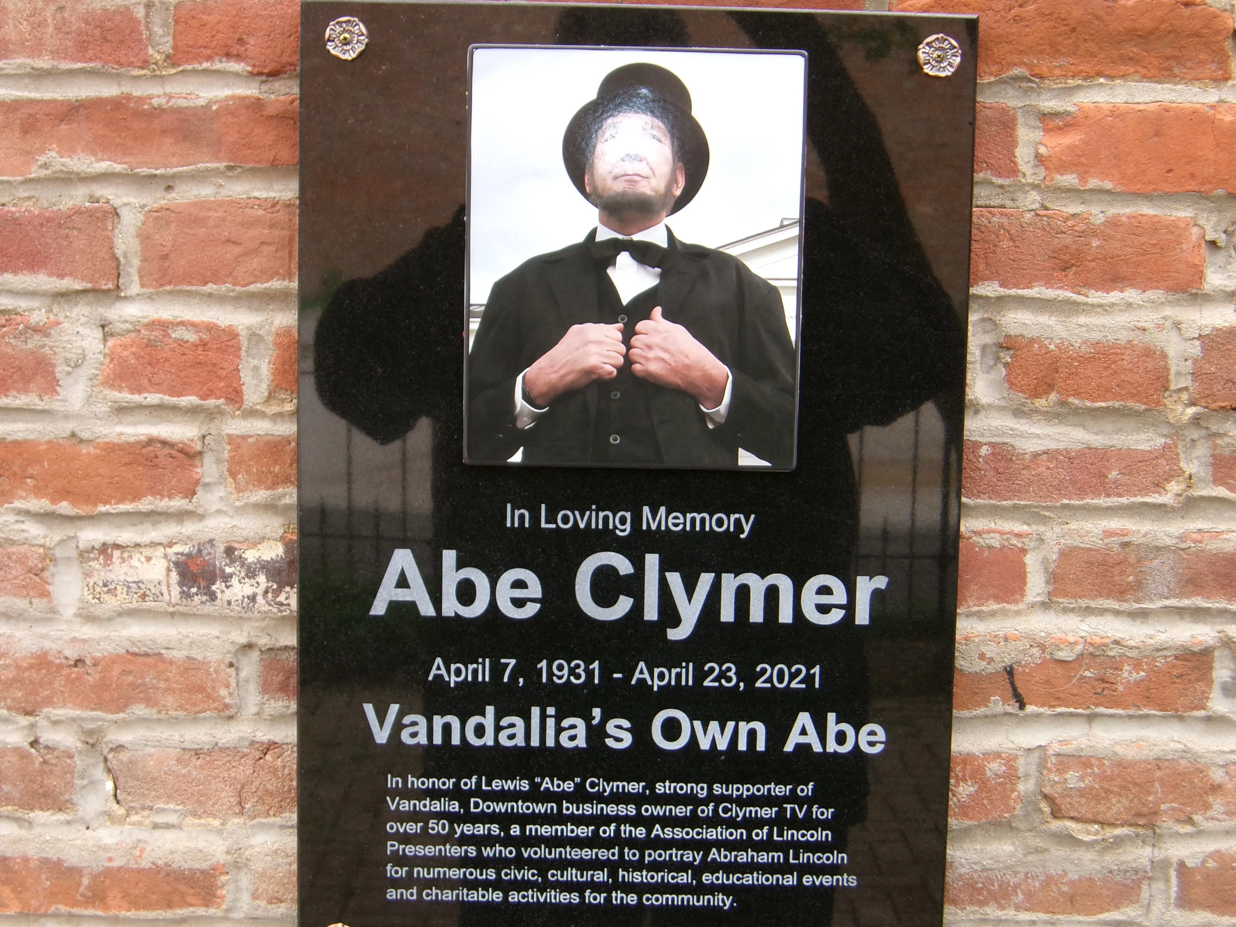Dedication held for Plaque honoring Abe Clymer in Lincoln Park