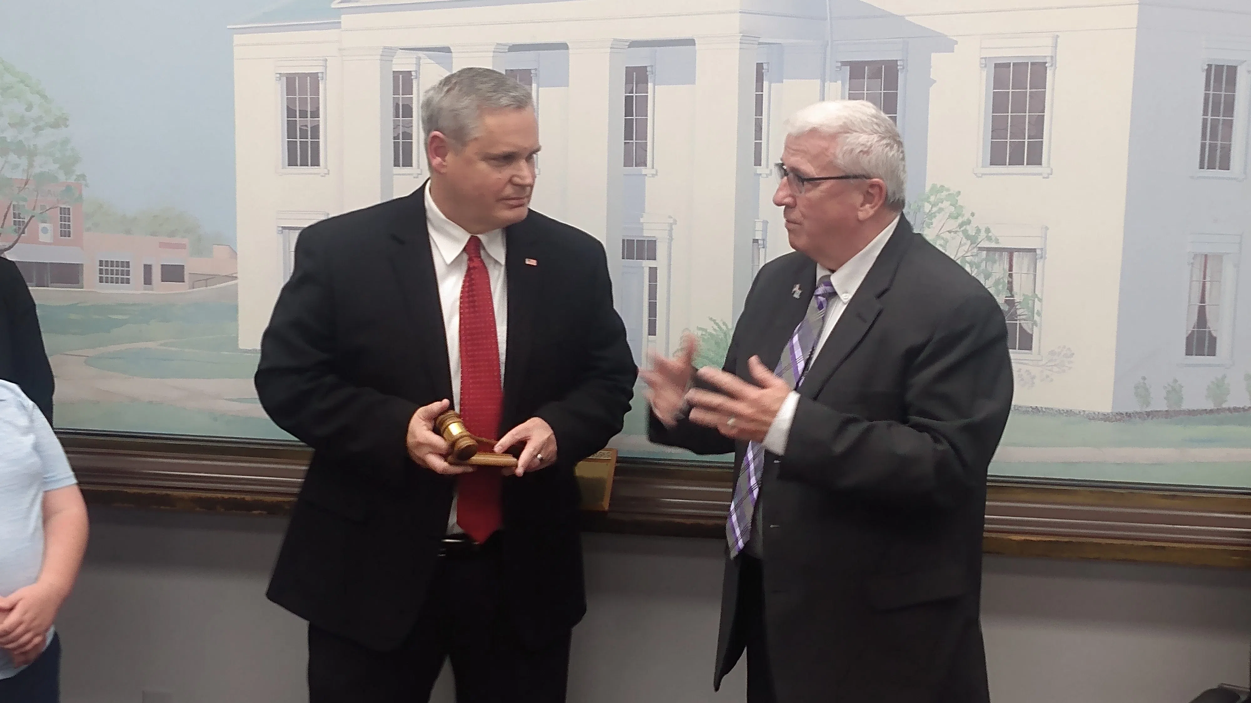 Doug Knebel sworn in as Mayor of Vandalia, presides over his first meeting