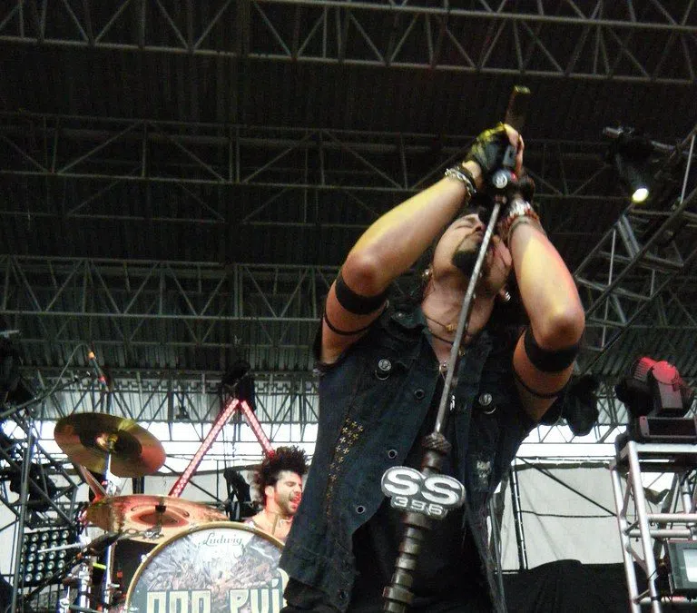 Pop Evil spit out a NEW jam - "The Decay"....