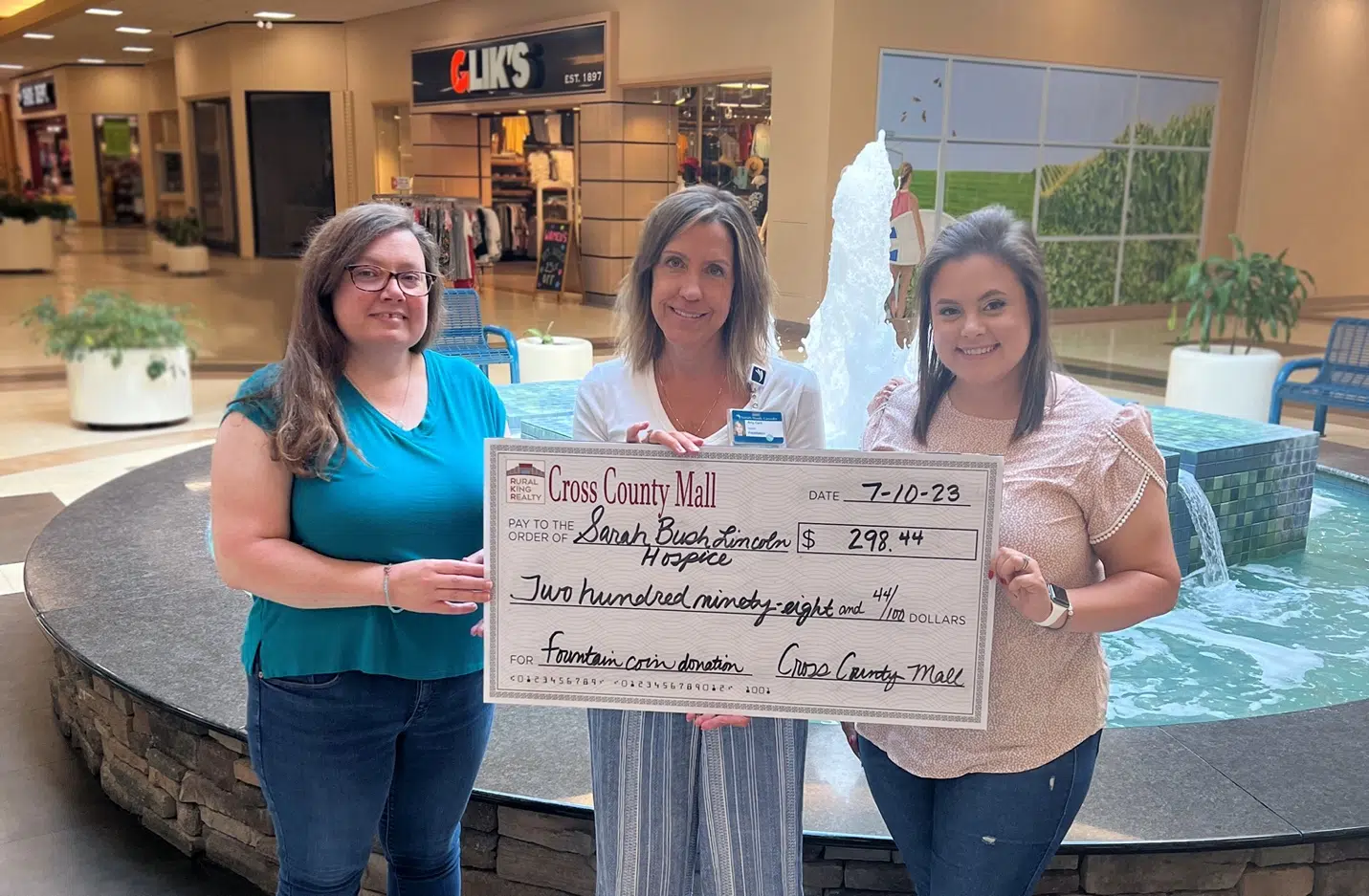 Cross County Mall Donates to SBL Hospice House