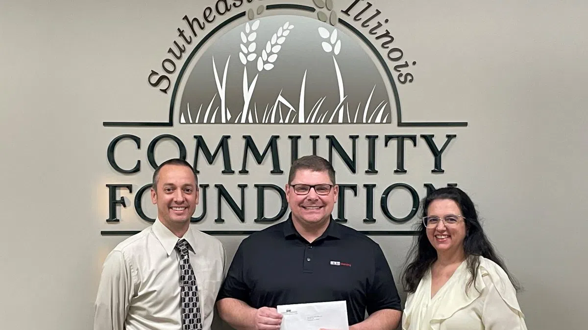 Teutopolis State Bank Awards Grant To Teutopolis Civic Center