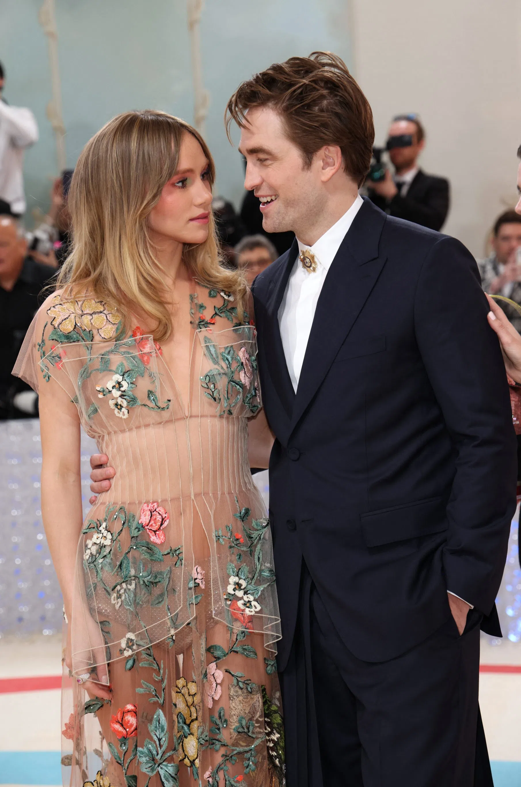 Suki Waterhouse and Robert Pattinson Expecting Their First Child ...