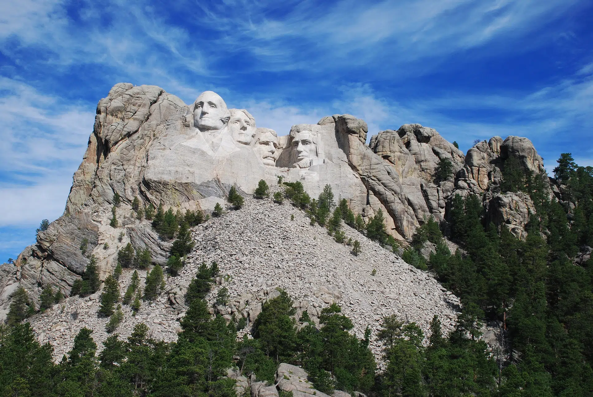Additional donors step forward to keep faces on Mount Rushmore lit up despite U.S. government shutdown