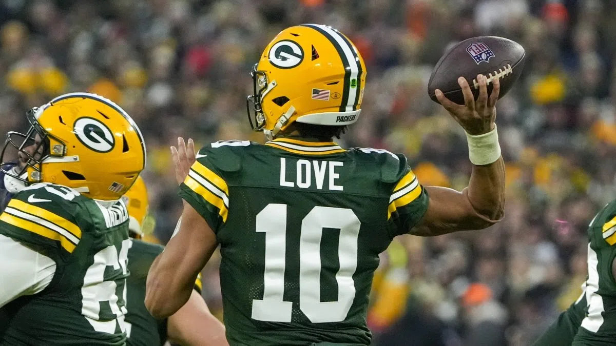 QB Jordan Love will not train with the Packers due to unresolved contract situation
