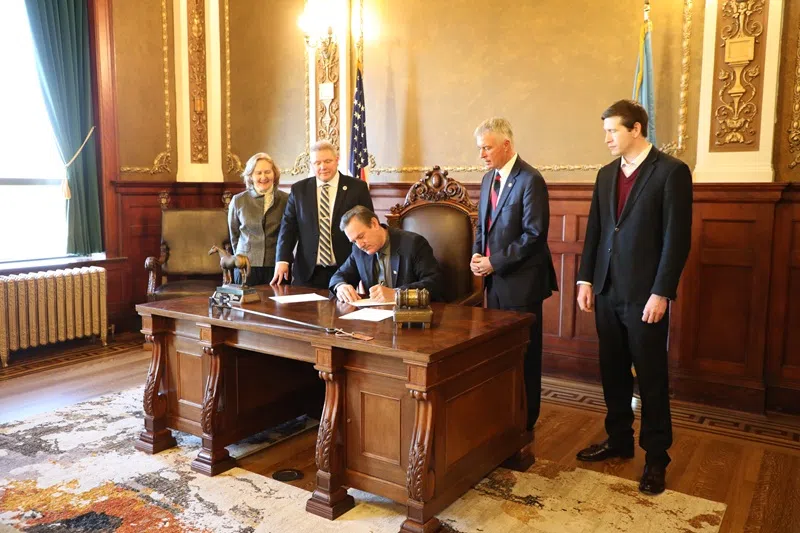 Rhoden signs open government bills