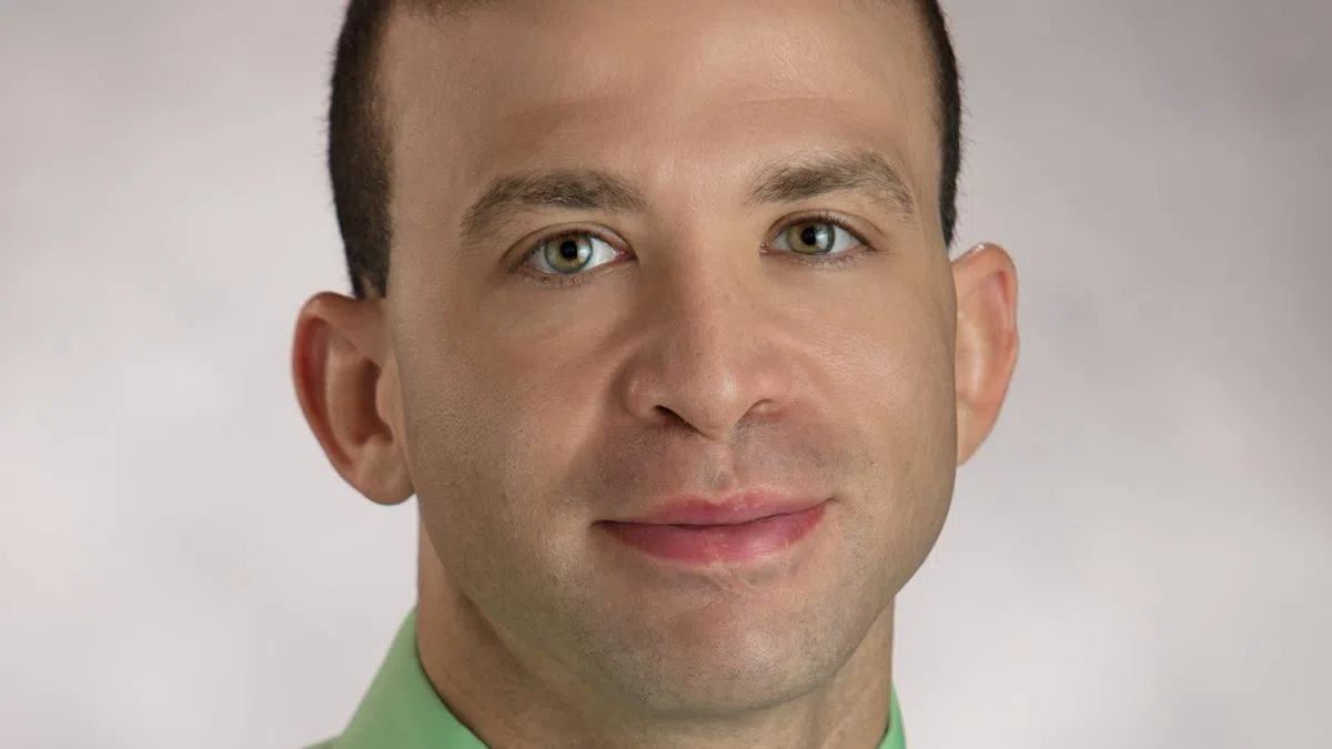 Anthony Cook named Doctor of the Year 107.7 The Island Real Music