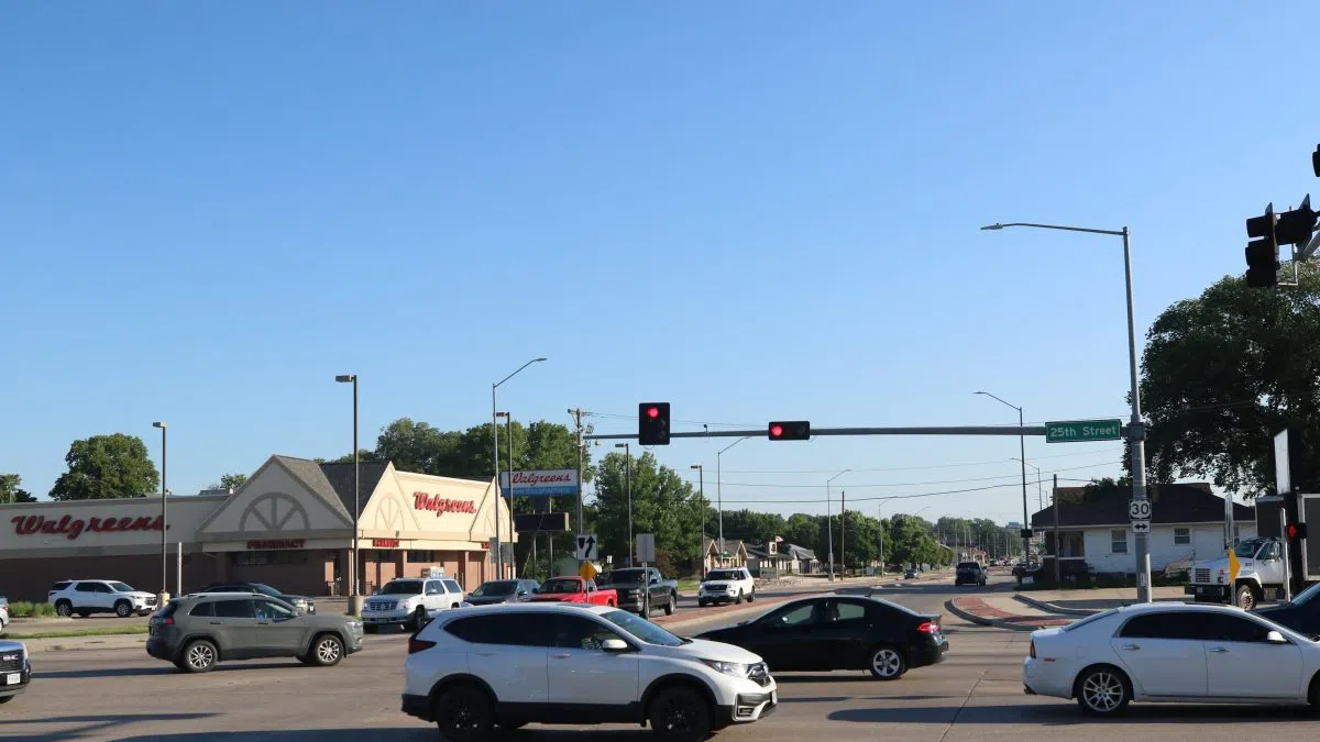 25th St. and 2nd Ave. signal repair in Kearney Y102 Nebraska's Hot Country