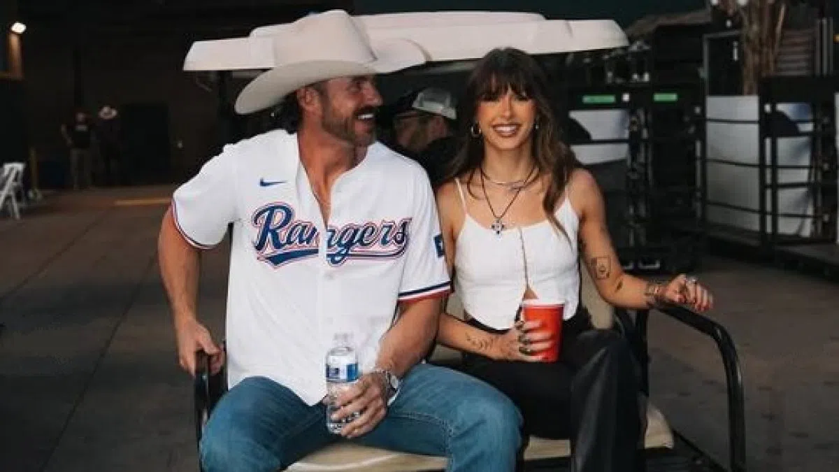 WATCH: Fans Think They Caught Riley Green Kissing Ella Langley on Camera |  Y106.5 - Today's Best Country