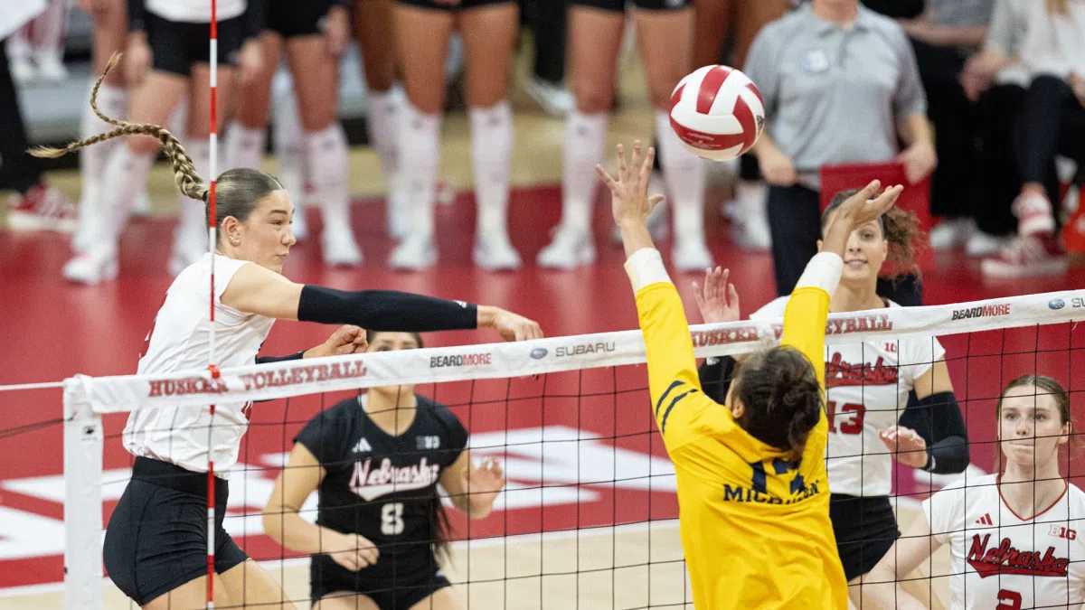 Nebraska Clinches Share Of Big Ten Title With Sweep Of Michigan Klin