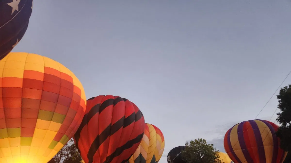 Despite delays, the balloon festival on Saturday attracts many people and is a success