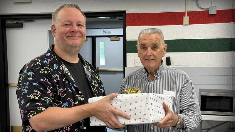 Feature: https://southernillinoisnow.com/2025/05/29/matt-donoho-named-salem-community-high-school-foundation-teacher-of-the-year/