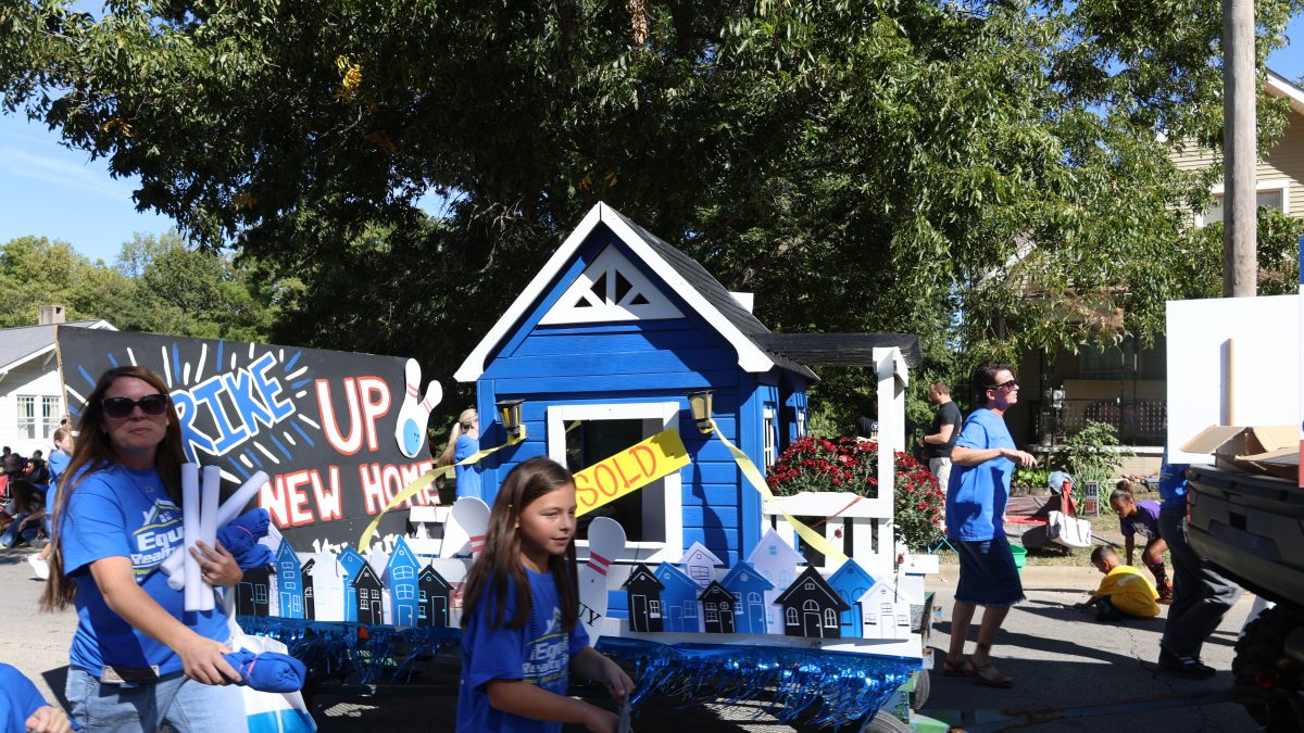 Mike Hammond Auction/Realty wins Grand Marshall Award at Little Egypt Festival Parade