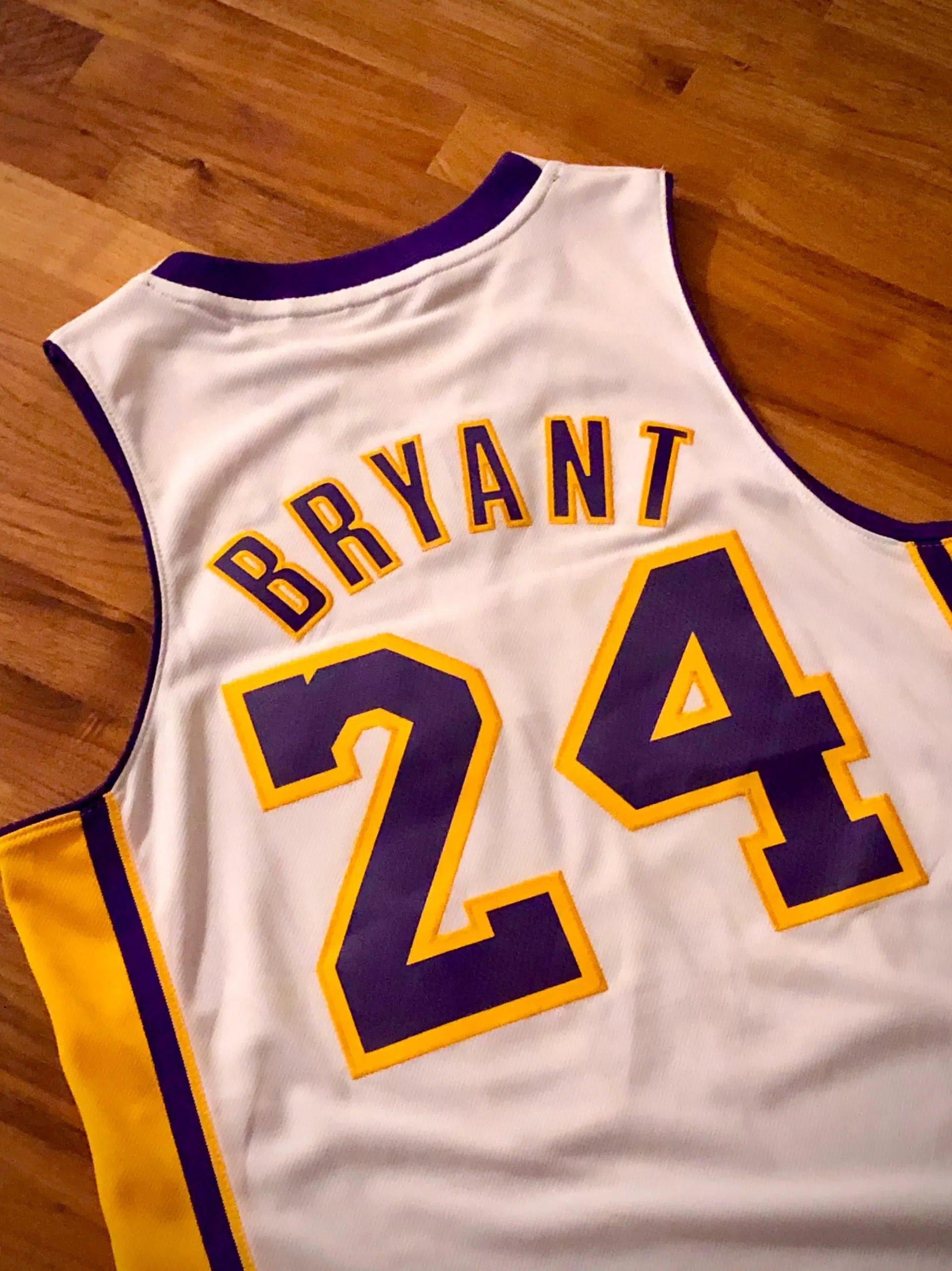 Kobe Bryant jersey sells for record $5.8 million at auction