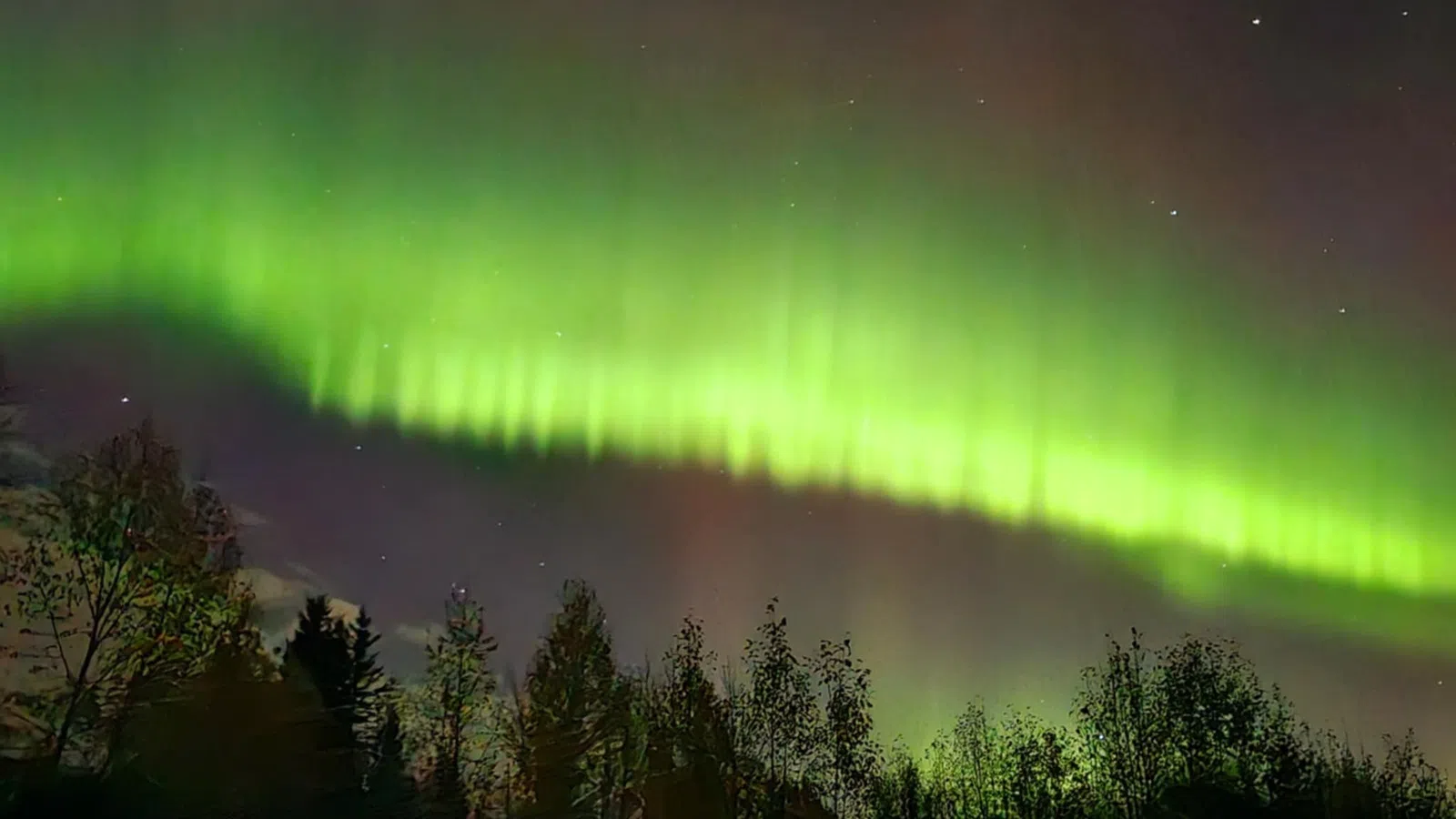 West Country residents share spectacular northern lights photos 94.5