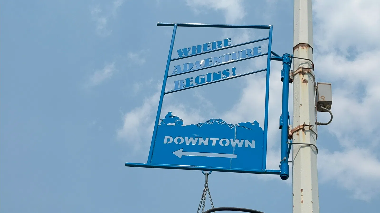 Rocky Mountain House to spend another $20K on wayfinding sign project