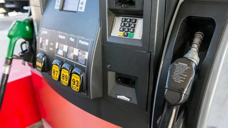 Alberta gas prices trending down, a few stations at $1/L