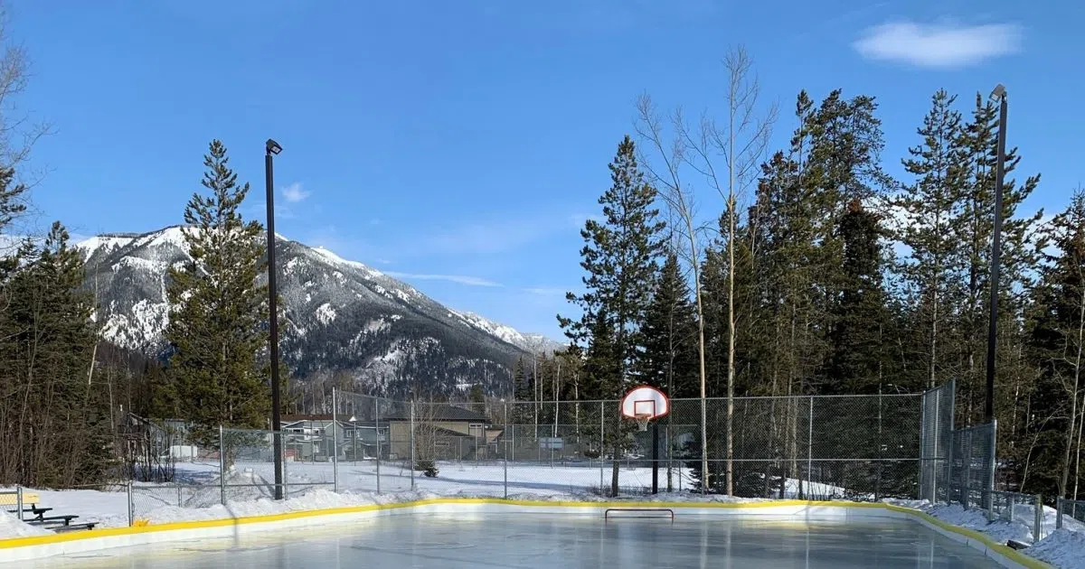 Sparwood outdoor skating loop and rink closing for the season 102.9
