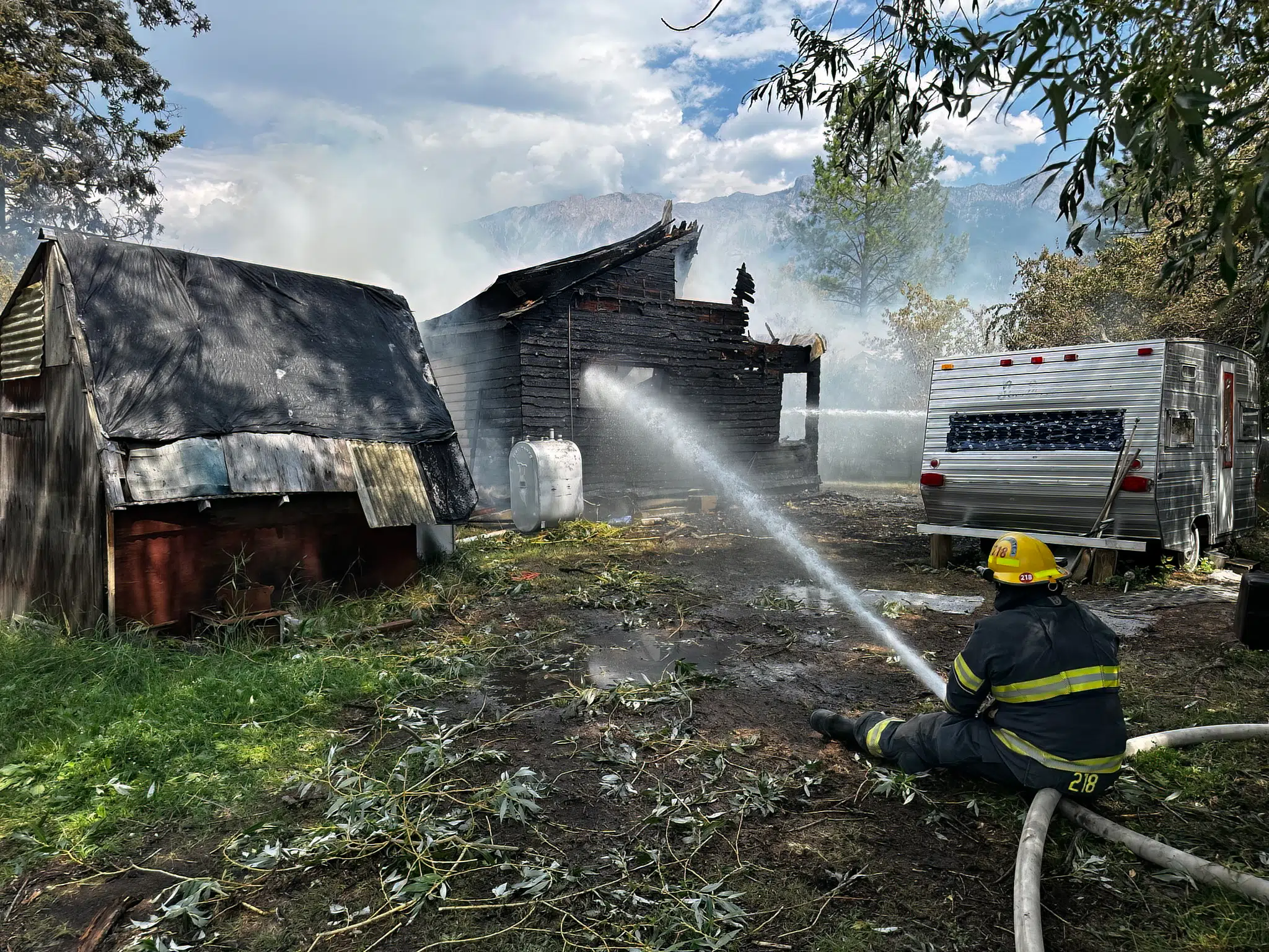 Columbia Valley Fire Departments responding to structure fire in Edgewater