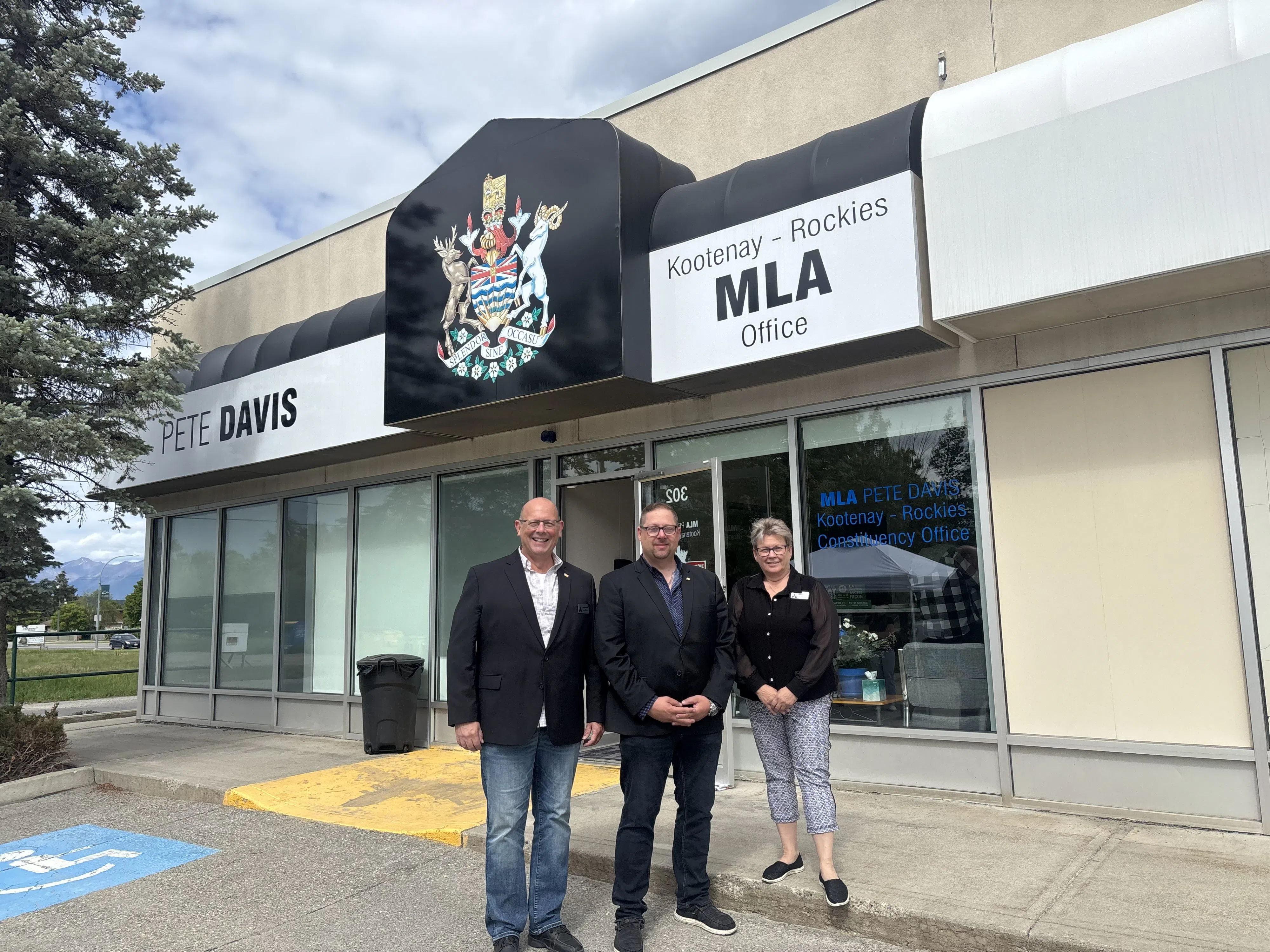 MLA Pete Davis opens constituency office in Cranbrook