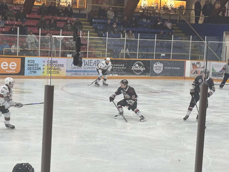 Dynamiters continue strong start with 5-3 win
