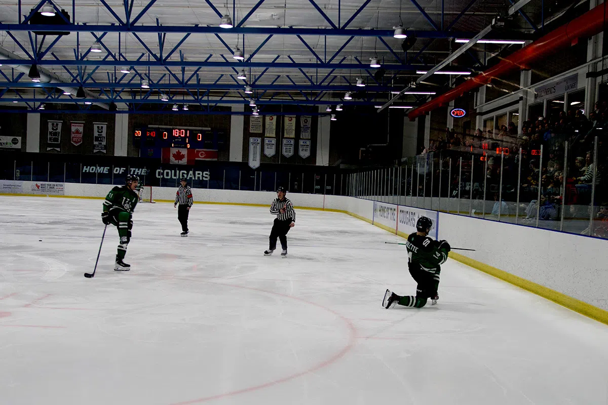 Cougars Outlast The Huskies In A Thriller CMRU CA Uofsgoal1 0 