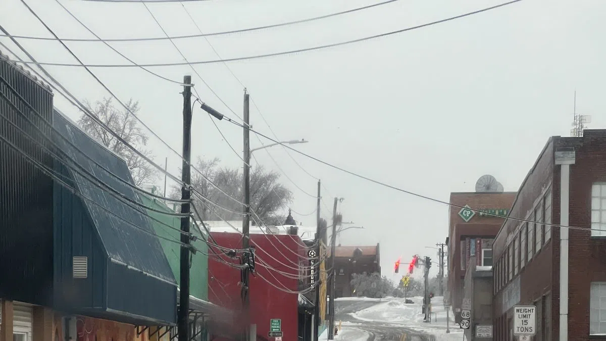 ‘Sun is really helping’: Glasgow crews continue salting, scraping roads