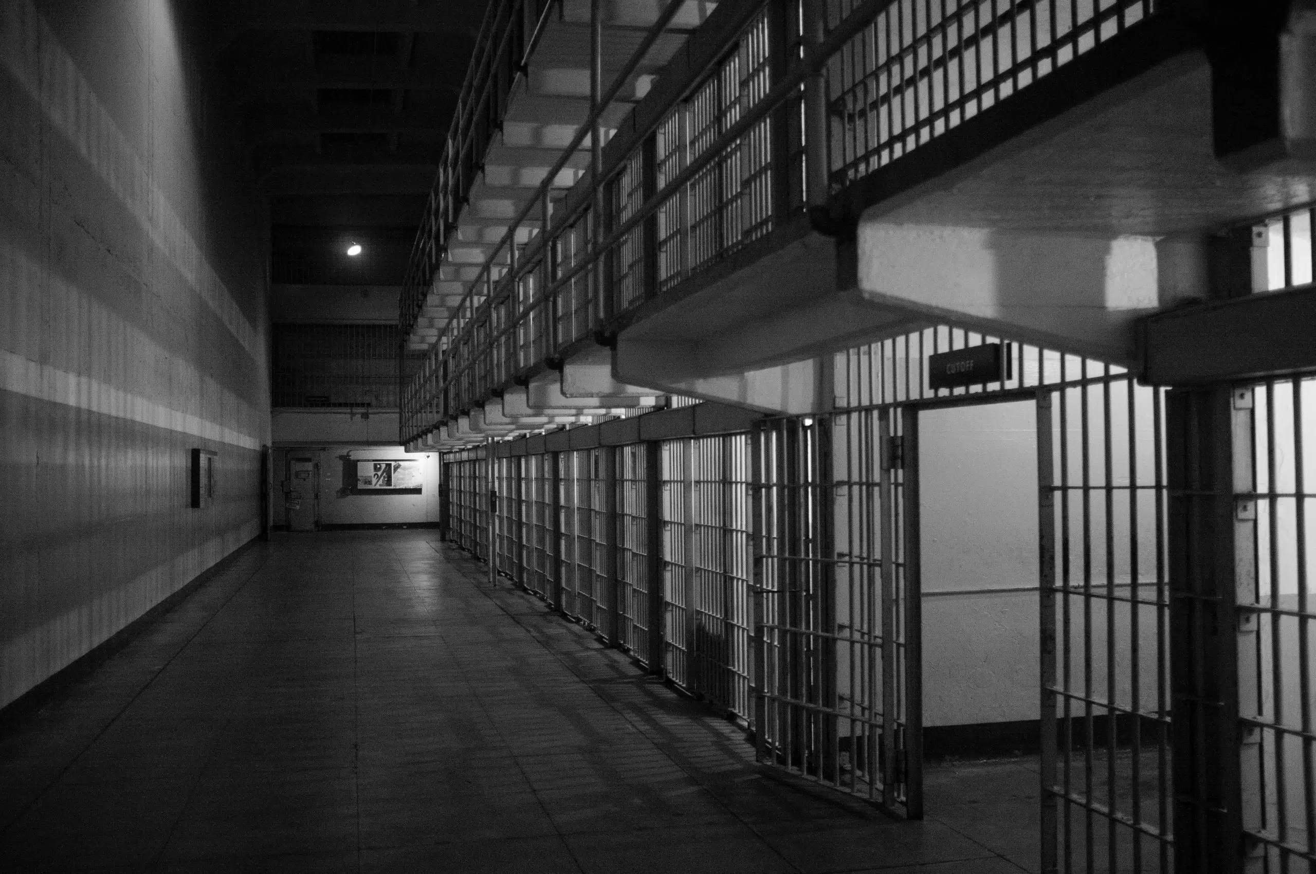 Escaped inmate robbed bank, dine and dashed while on the lam