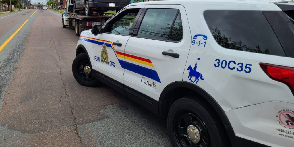 Man arrested after business at Champlain Mall robbed - Vimarsana News