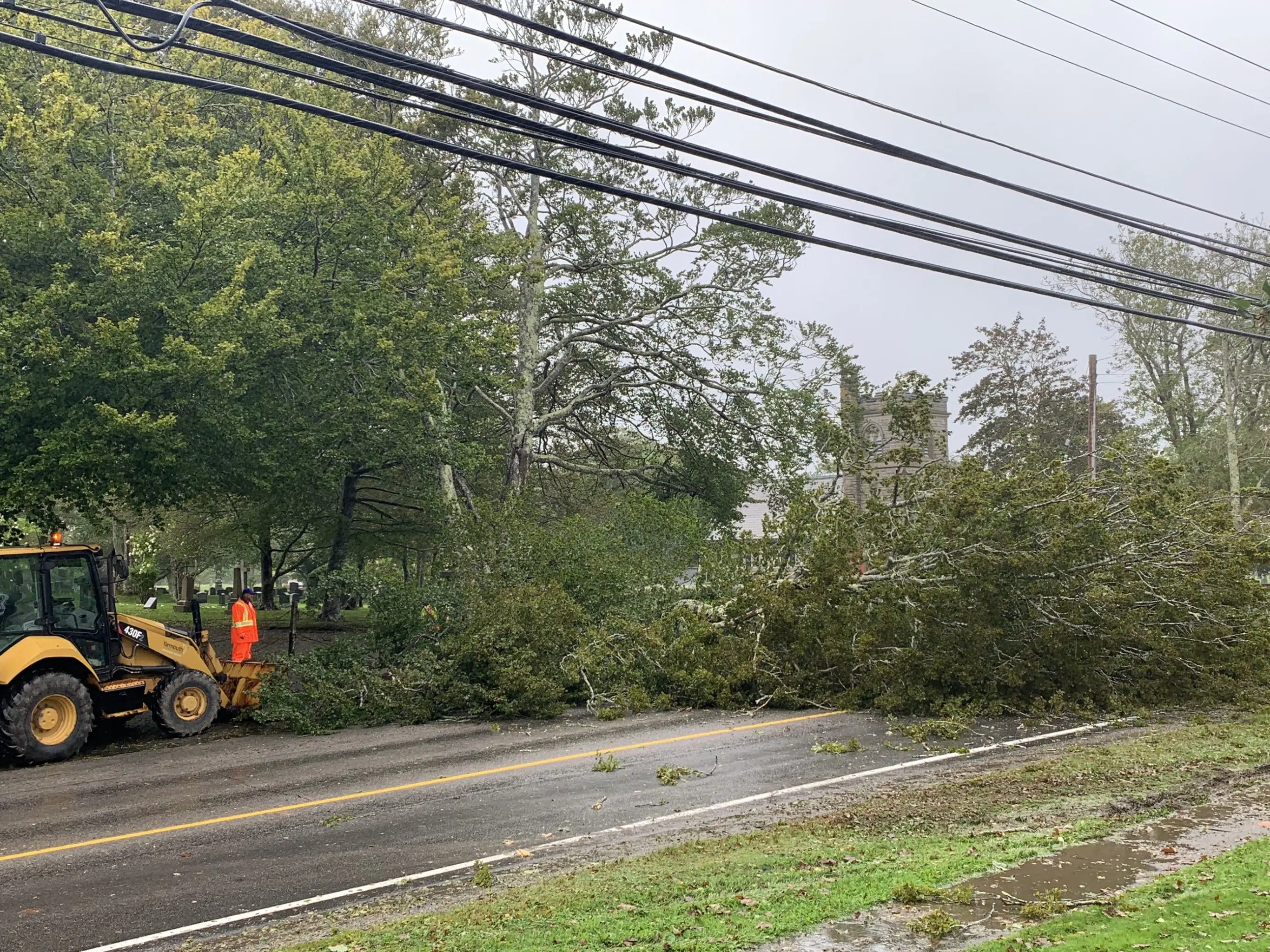 UPDATE 7:00PM: Tropical cyclone Lee reaches Bay of Fundy, NS Power outage numbers starting to drop